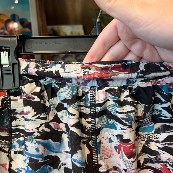 Lululemon women’s hotty hot short II size 10 tall - Picture 2 of 11